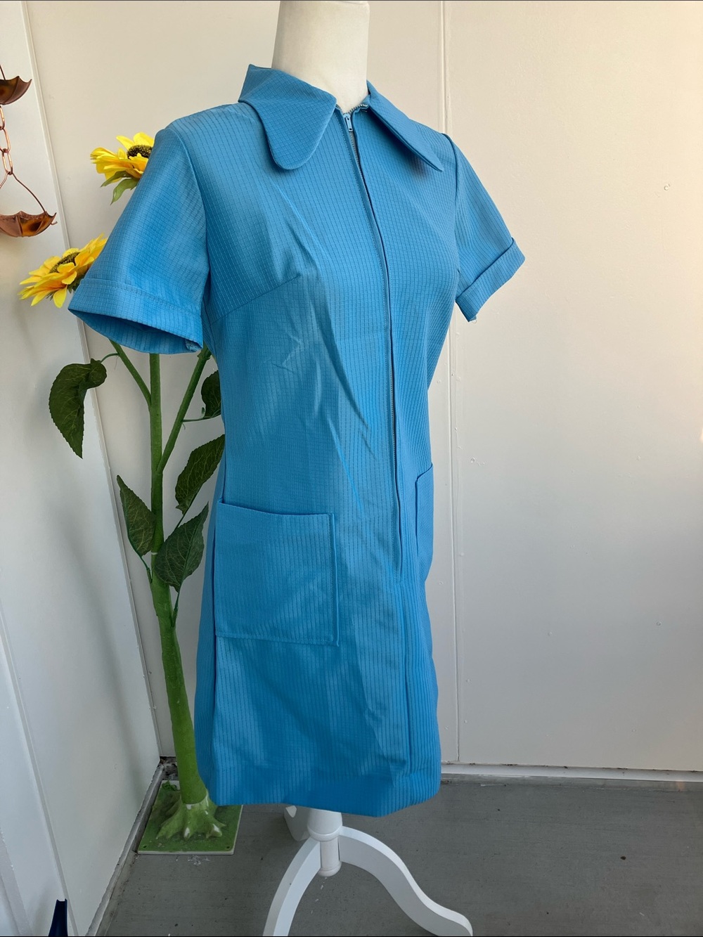 Vintage 60s Bright Blue Beagle Dagger Collar Monochrome Short Sleeve Dress